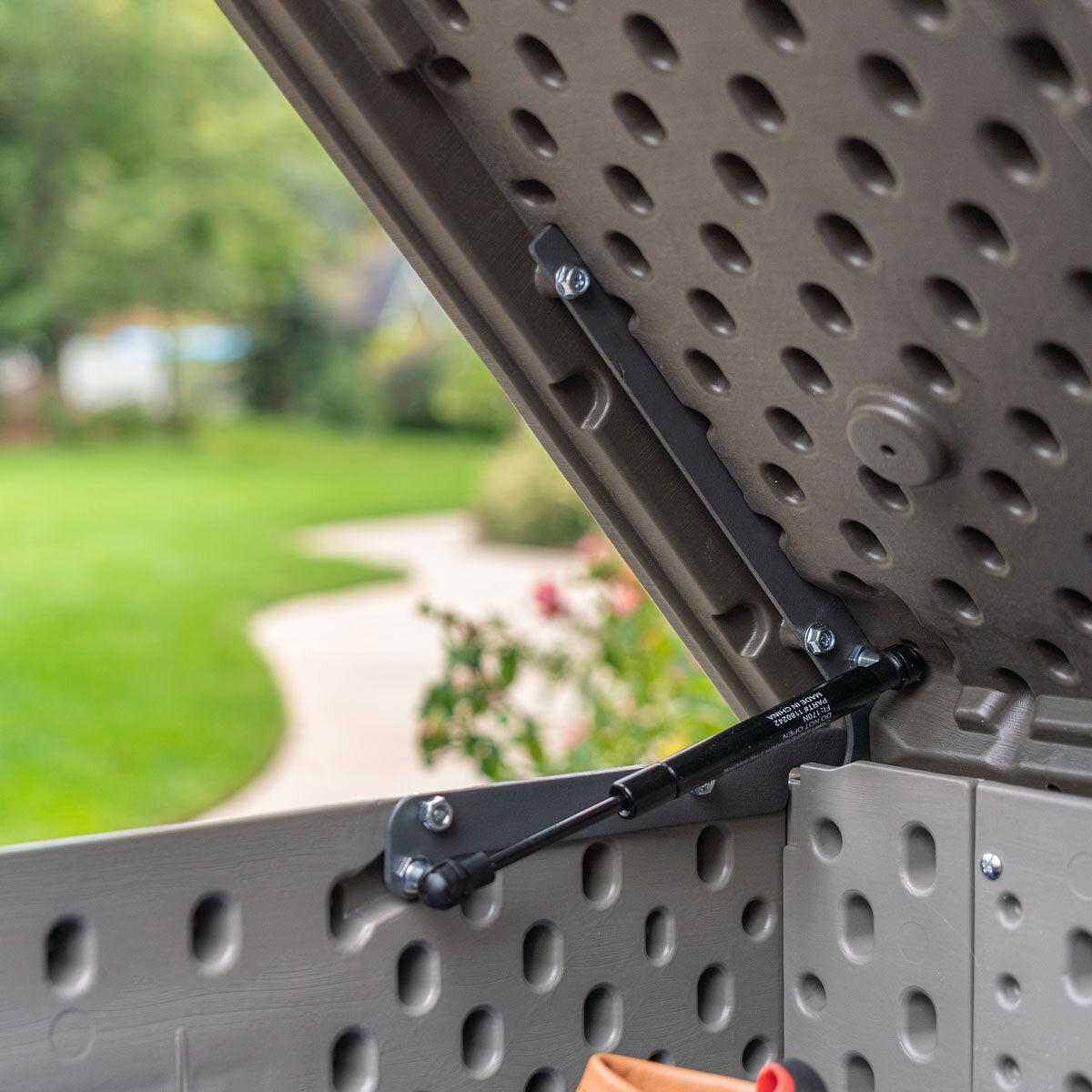 Lifetime 568 Litre Modern Outdoor Storage Deck Box Model 60384U