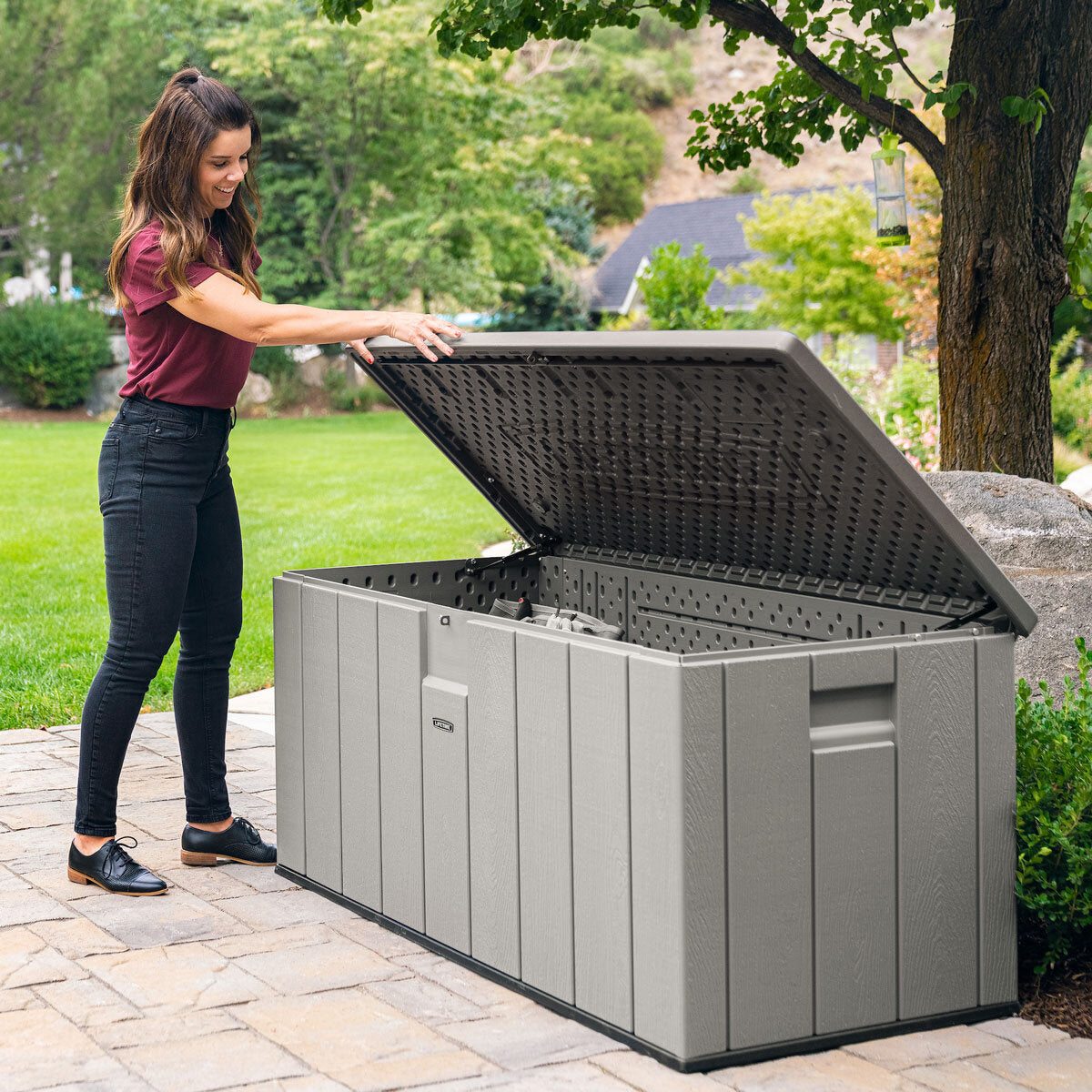 Lifetime 568 Litre Modern Outdoor Storage Deck Box Model 60384U