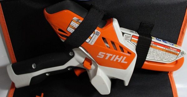 STIHL GTA 26 PRUNER CHAINSAW W CARRYING CASE, BATTERY AND CHARGER.
